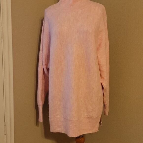 Magaschoni sweater size large. - Picture 10 of 10